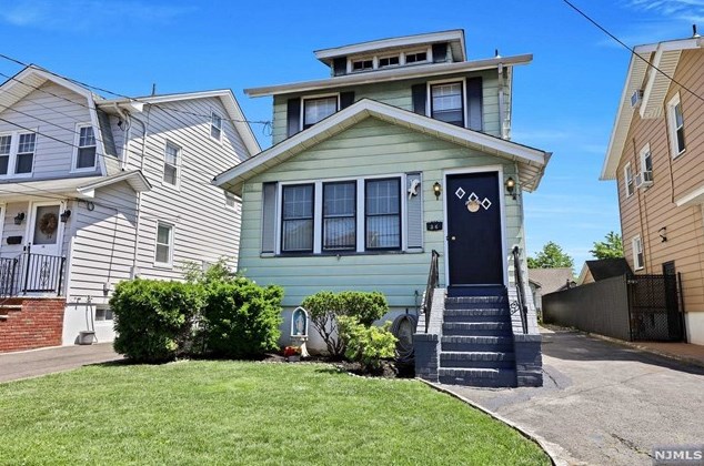 36 Lafayette Pl, Lyndhurst NJ  07071-1135 exterior