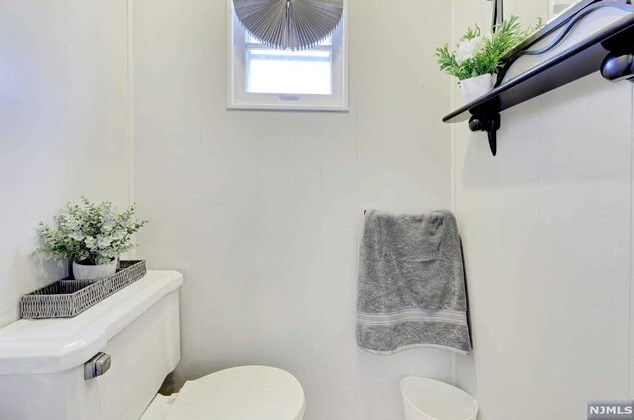 36 Lafayette Pl, Lyndhurst NJ  07071-1135 exterior