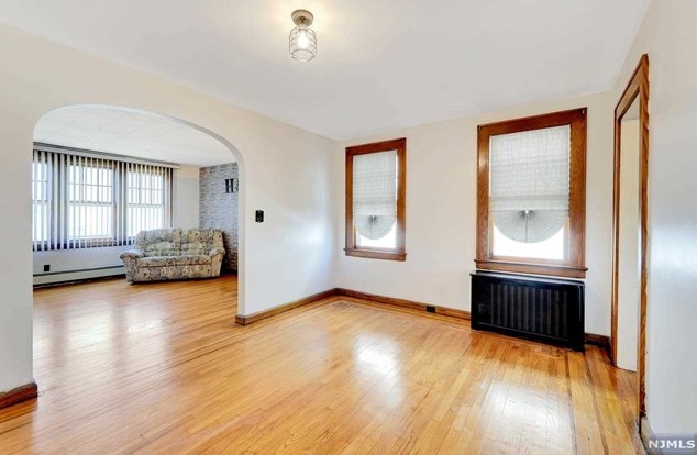 36 Lafayette Pl, Lyndhurst NJ  07071-1135 exterior