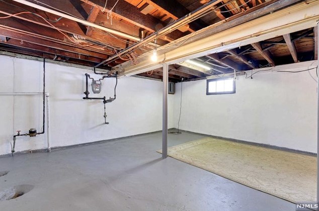 36 Lafayette Pl, Lyndhurst NJ  07071-1135 exterior