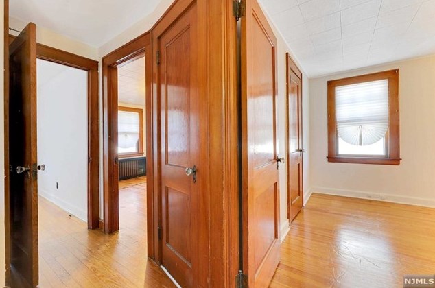 36 Lafayette Pl, Lyndhurst NJ  07071-1135 exterior