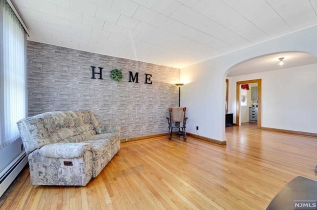 36 Lafayette Pl, Lyndhurst NJ  07071-1135 exterior