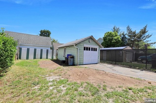 36 Lafayette Pl, Lyndhurst NJ  07071-1135 exterior