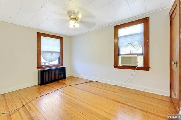 36 Lafayette Pl, Lyndhurst NJ  07071-1135 exterior