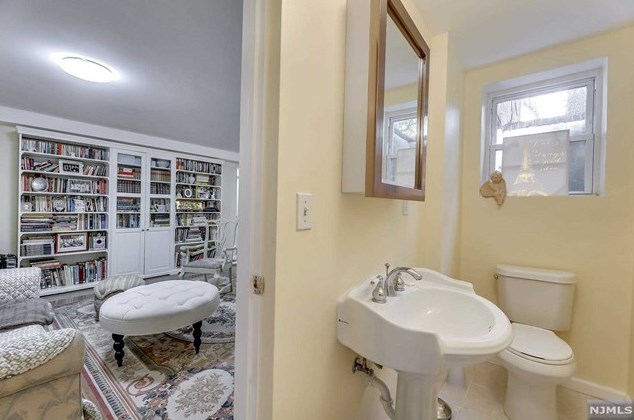 17 Wilson Ave, Rutherford NJ 07070-2732 exterior