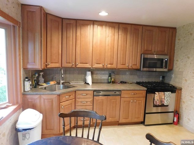 47 Franklin Ct, Emerson NJ  07630-1419 exterior