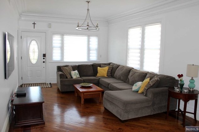 499 Victor St, Saddle Brook NJ  07663-6118 exterior