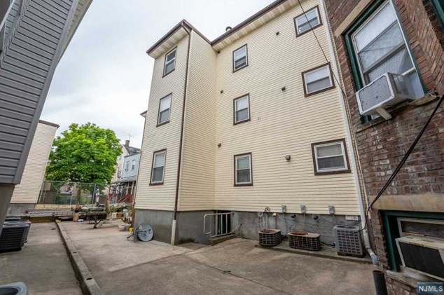 105 Cutler St, Newark NJ 07106-2532 exterior