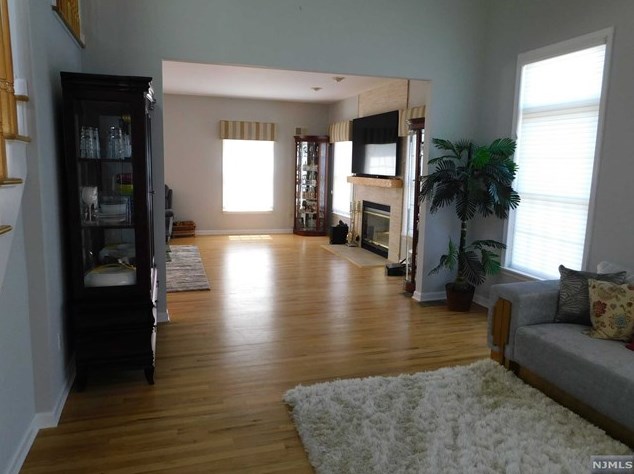 21 Ramapo Mountain Dr, Midvale NJ  07465-1635 exterior
