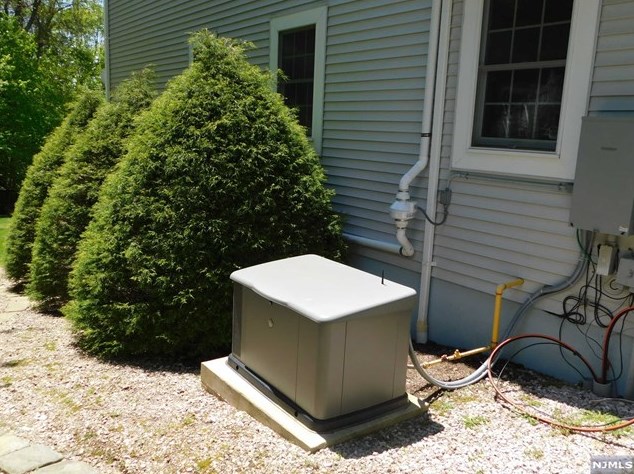21 Ramapo Mountain Dr, Midvale NJ  07465-1635 exterior