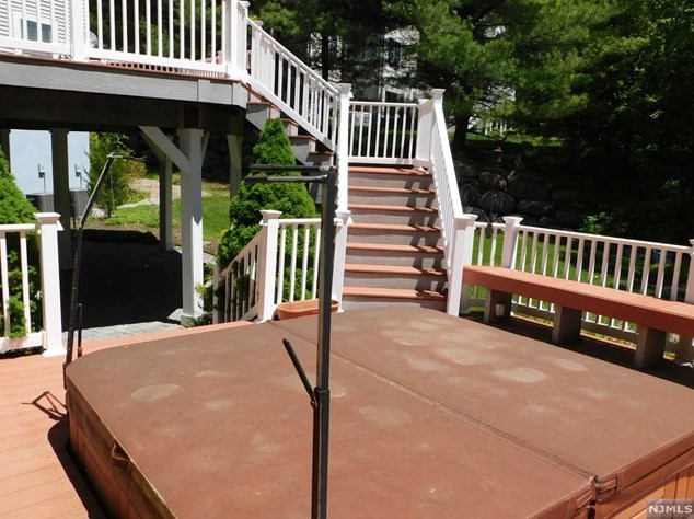 21 Ramapo Mountain Dr, Midvale NJ  07465-1635 exterior