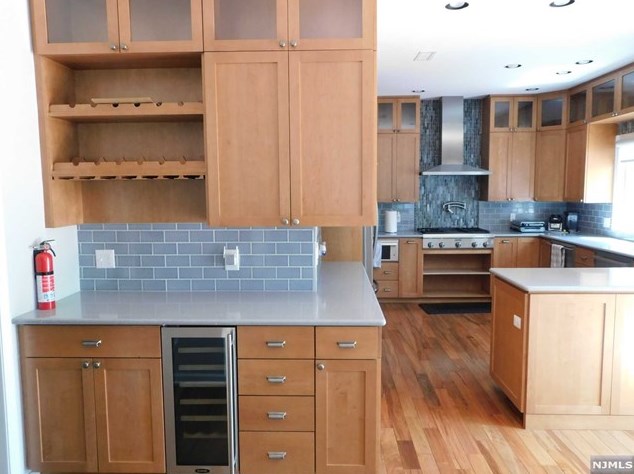 21 Ramapo Mountain Dr, Midvale NJ  07465-1635 exterior