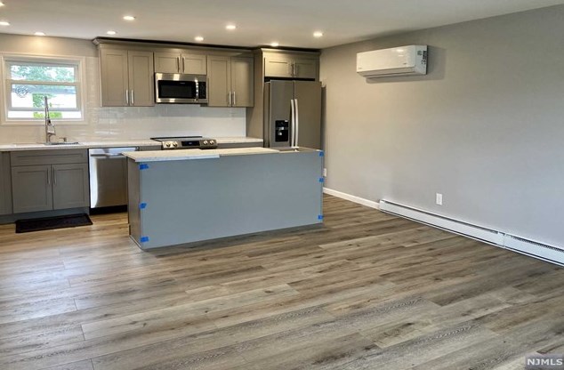 2 Hegner Ct, South Hackensack NJ  07606-1701 exterior