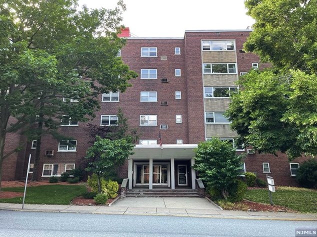 1575 Center Ave, West Fort Lee NJ  07024-4644 exterior