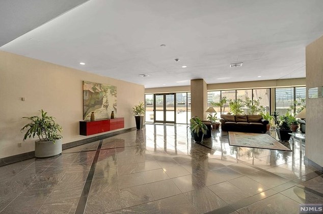 2150 Center Ave, West Fort Lee NJ  07024-5857 exterior