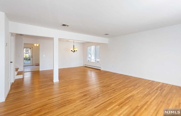 1021 Ponsi St, West Fort Lee NJ  07024-2521 exterior