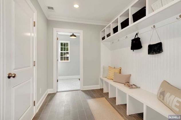 27 Sand Rd, Westwood NJ  07675-2417 exterior