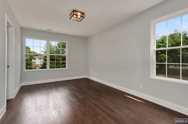 27 Sand Rd, Westwood NJ  07675-2417 exterior
