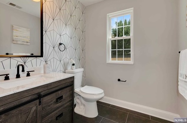 27 Sand Rd, Westwood NJ  07675-2417 exterior