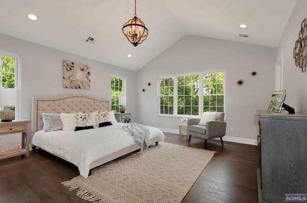 27 Sand Rd, Westwood NJ  07675-2417 exterior