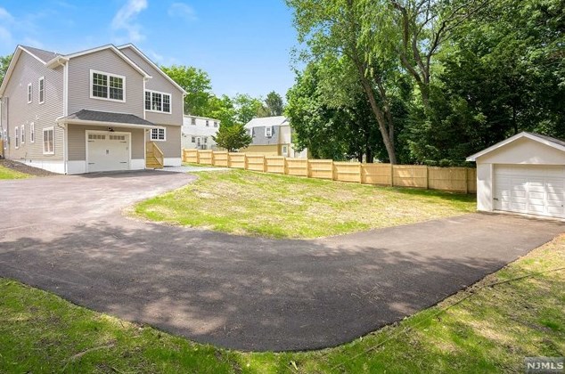 27 Sand Rd, Westwood NJ  07675-2417 exterior