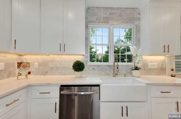 27 Sand Rd, Westwood NJ  07675-2417 exterior