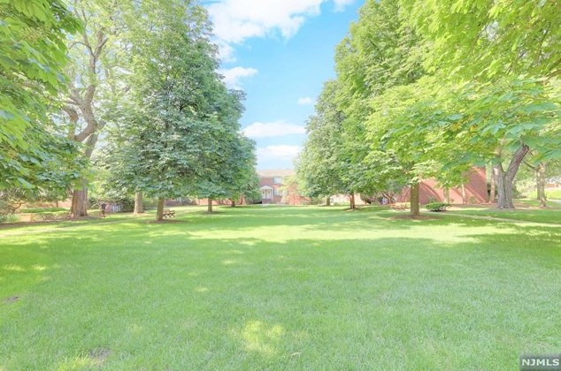 56 Franklin St, Tenafly NJ  07670-3807 exterior