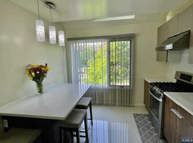 111 Washington Ave, West Fort Lee NJ  07024-3502 exterior