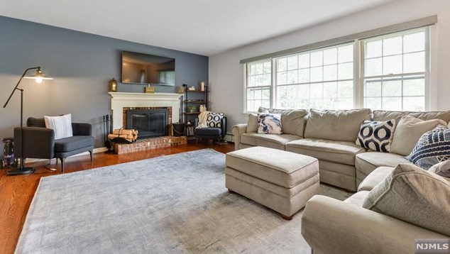 51 Fairhaven Dr, Hillsdale NJ  07642-1127 exterior