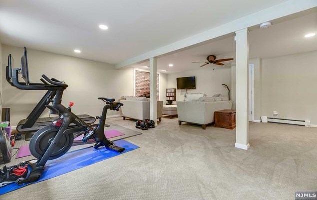 51 Fairhaven Dr, Hillsdale NJ  07642-1127 exterior