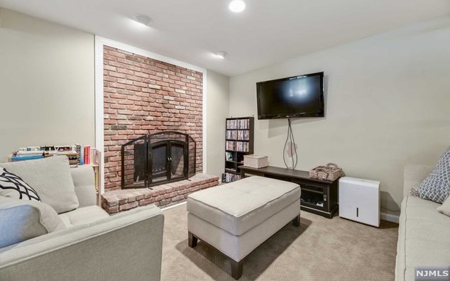 51 Fairhaven Dr, Hillsdale NJ  07642-1127 exterior