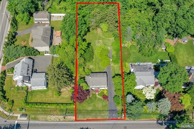 85 Pascack Rd, Hillsdale NJ  07642-1300 exterior