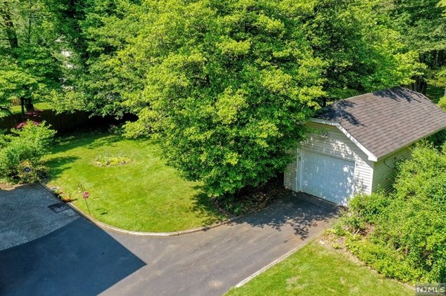 85 Pascack Rd, Hillsdale NJ  07642-1300 exterior