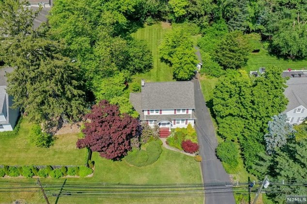 85 Pascack Rd, Hillsdale NJ  07642-1300 exterior