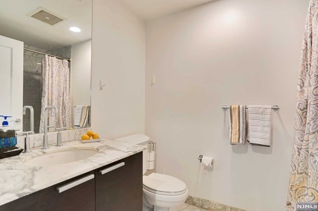 8100 River Rd #1209, North Bergen, NJ 07047