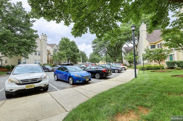 11 Evergreen Dr, Clifton NJ 07014-1363 exterior