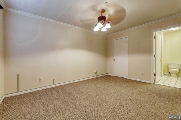 11 Evergreen Dr, Clifton NJ 07014-1363 exterior