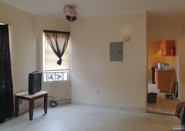 137 Graham Ave, Paterson NJ  07508-2422 exterior