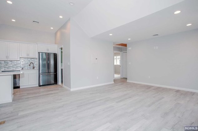594 Saddle River Rd, Saddle Brook NJ  07663-4502 exterior