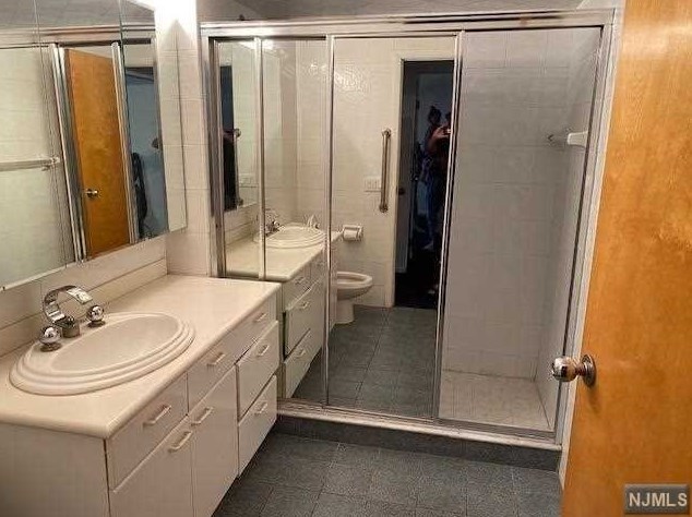 1614 Gerome Ave, West Fort Lee NJ  07024-5643 exterior