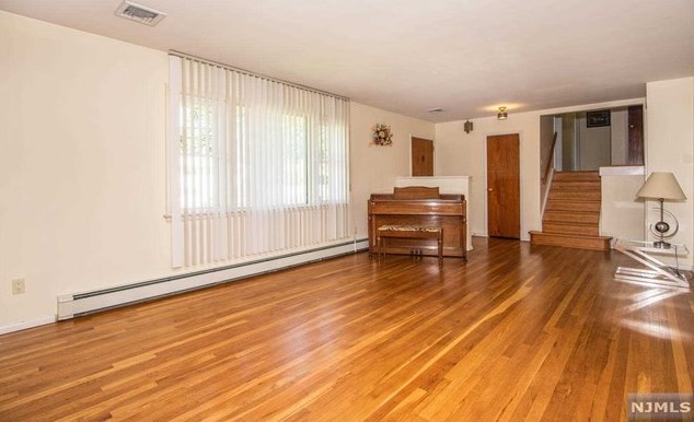 35 Winthrop Rd, Hillsdale NJ  07642-1114 exterior