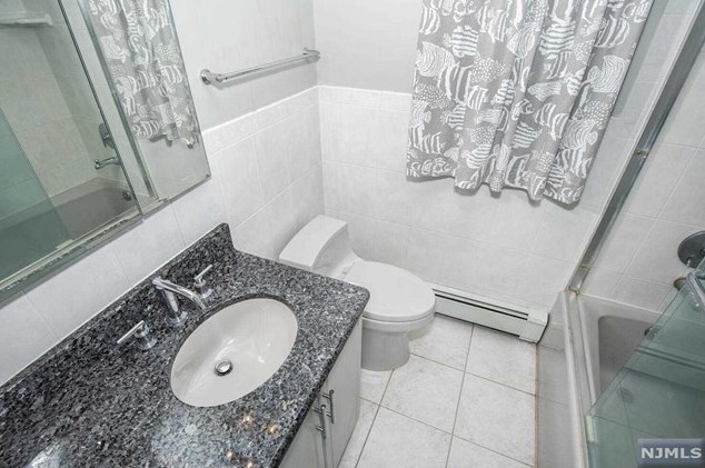 35 Winthrop Rd, Hillsdale NJ  07642-1114 exterior