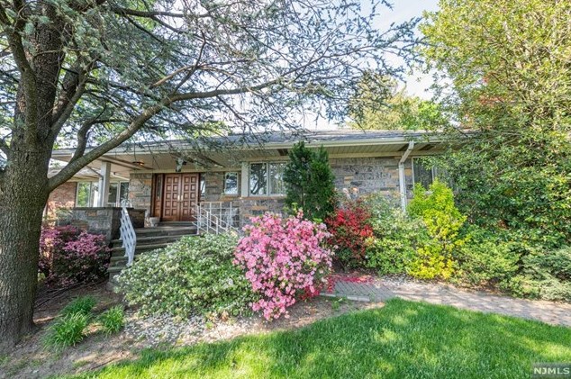 311 E Edsall Blvd, Palisades Park, NJ 07650