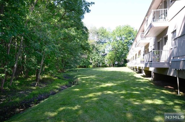 485 Saddle River Rd, Saddle Brook NJ  07663-4640 exterior