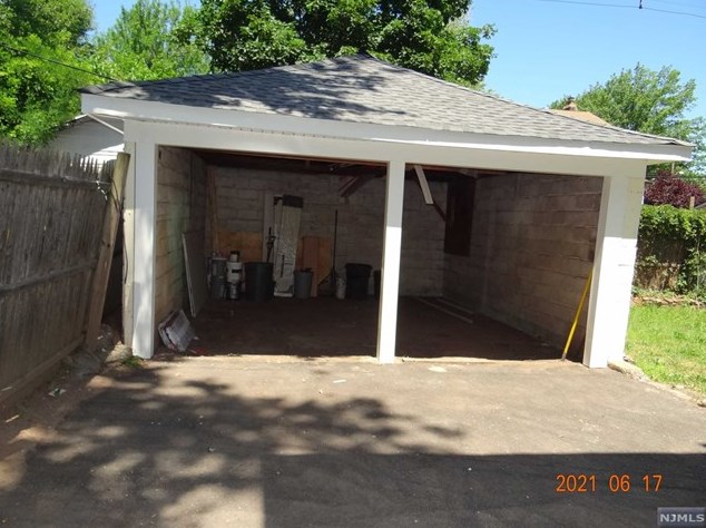 233 Goldsmith Ave, Newark NJ  07112-1718 exterior