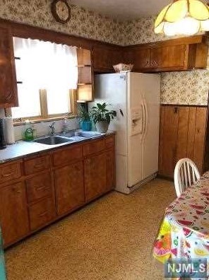 67 Bellevue Ave, Elmwood Park NJ  07407-3003 exterior