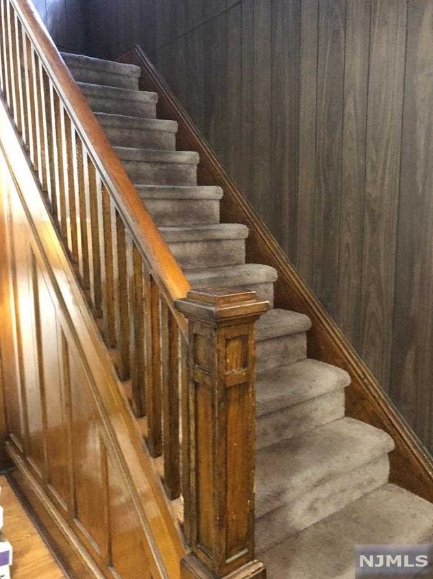 67 Bellevue Ave, Elmwood Park NJ  07407-3003 exterior