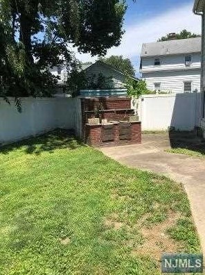 67 Bellevue Ave, Elmwood Park NJ  07407-3003 exterior