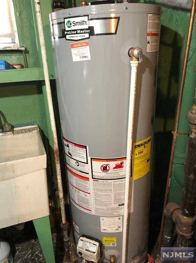 67 Bellevue Ave, Elmwood Park NJ  07407-3003 exterior