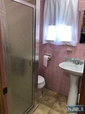 67 Bellevue Ave, Elmwood Park NJ  07407-3003 exterior